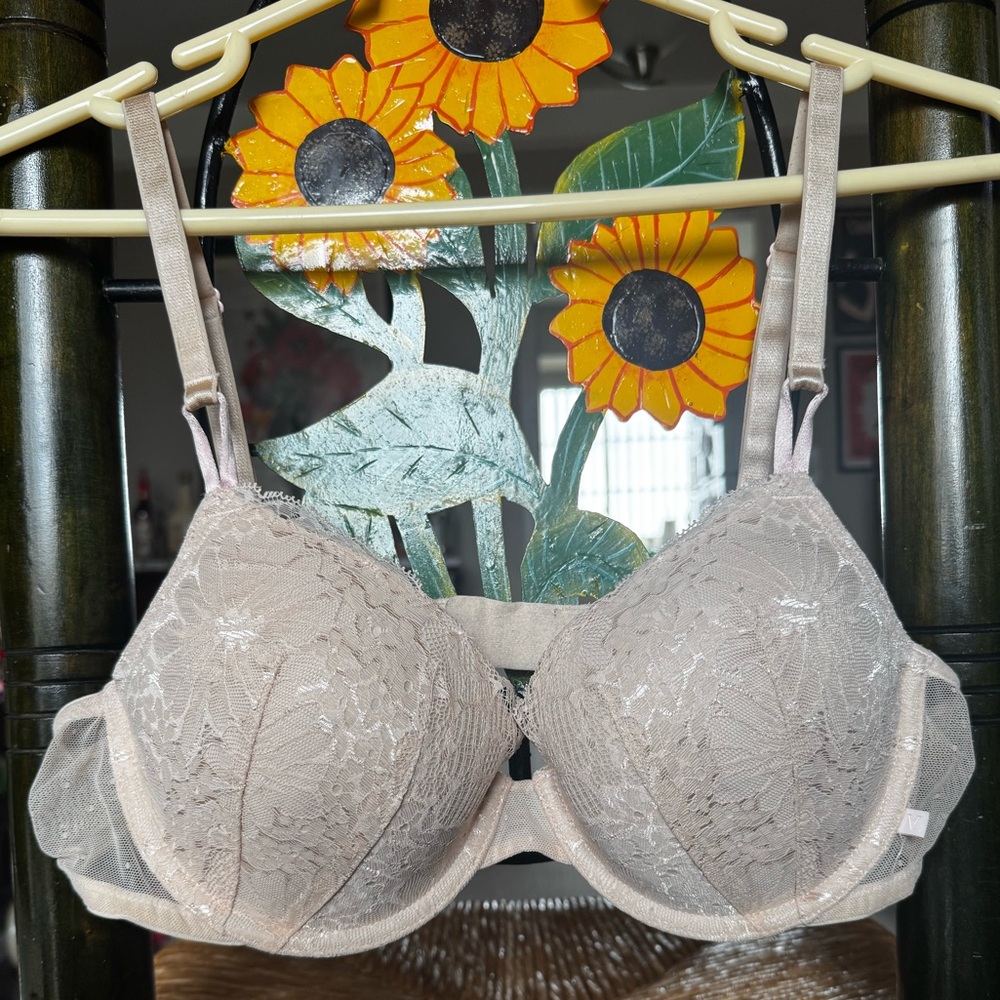 Victoria’s Secret 38B Lace Bra